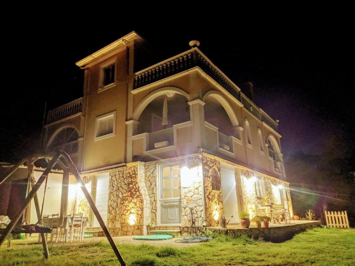 Vila Kalielaia Mouzákion Exteriör bild