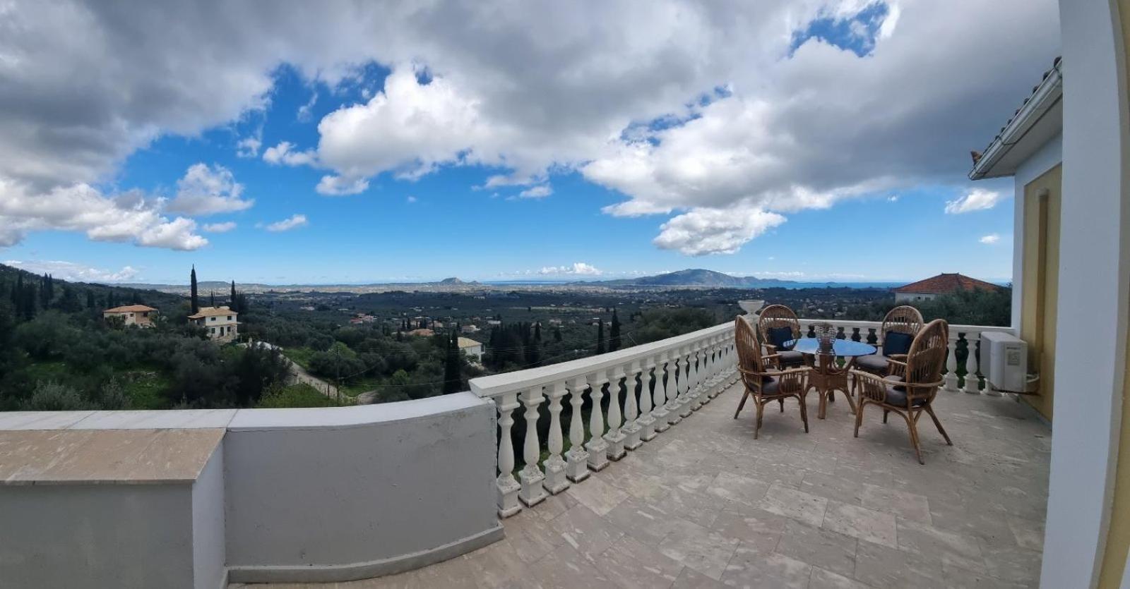 Vila Kalielaia Mouzákion Exteriör bild